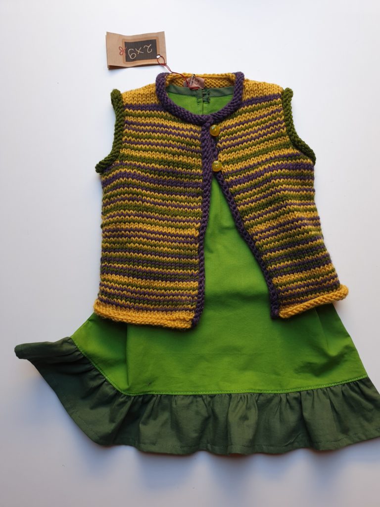 Ensemble fillette, gilet et robe