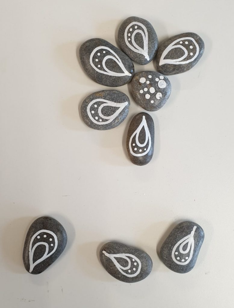 Puzzle de galets, fleur de galets